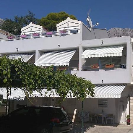 Apartmani Nima Tučepi エクステリア 写真
